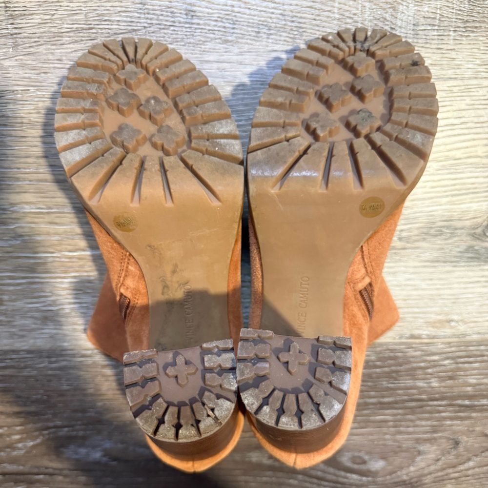 Vince Camuto Peep Toe Booties EUC - Picture 13 of 13